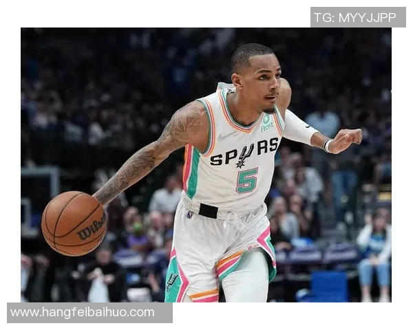 德章泰穆雷带领球队奋勇争先展现出色篮球才华与领导力