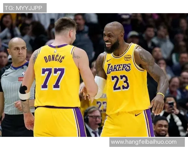 湖人对快船精彩对决直播回顾及赛季精彩瞬间分析